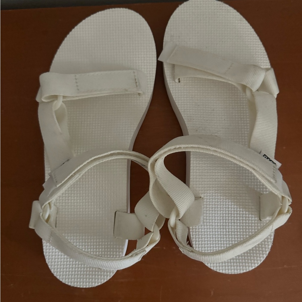Teva White Sandals Woman’s Size 8